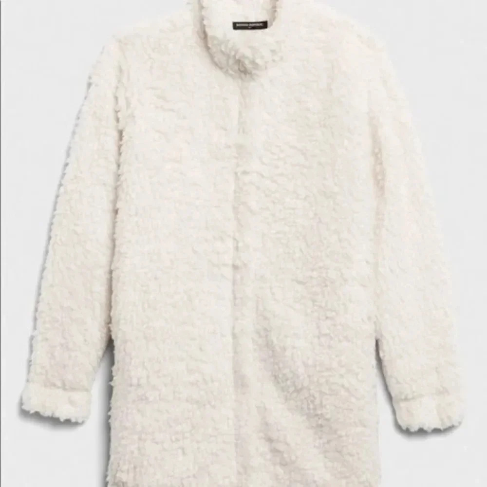 - Banana Republic factory Teddy Sherpa Jacket - Picture 3 of 9